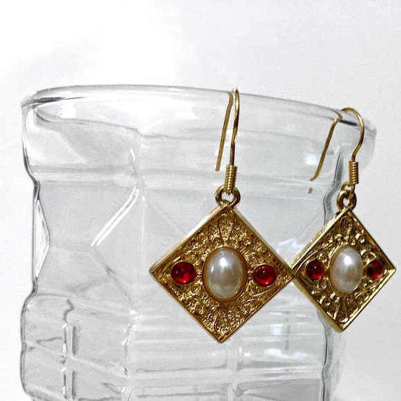 Gold Tone Dangle Diamond Shape Earrings Faux Pearl Red Stones/Beads Ear Wire - Picture 3 of 5